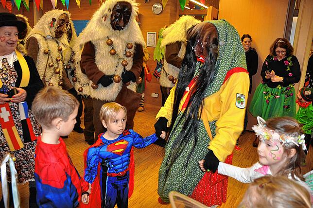 Bild 17: Narren befreien Kindergartenkinder in Hepbach und Leimbach – Die schönsten Bilder!