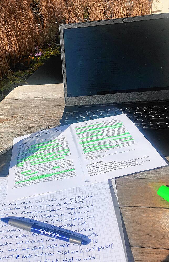Bei schönem Wetter können die Schüler auch im Freien lernen, sofern sie Abstand halten.