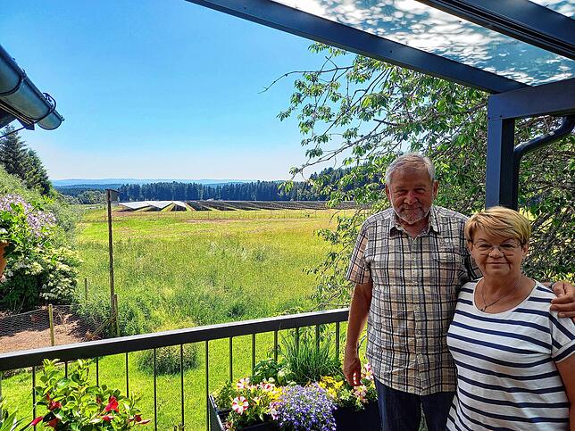 Werner und Heidi Biselli auf ihrer Veranda.