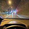 Fahrt durch den Bürgerwaldtunnel (Symbolfoto). Eine verlorene Lastwagenladung hat zu einem Unfall im Tunnel geführt.