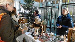 Auch in diesem Jahr gibt es beim Albbrucker Weihnachtsmarkt wieder eine große Auswahl an schönen handgemachten Dingen. Bild: Doris Dehmel