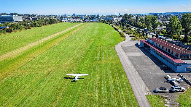 Das Rollfeld des Konstanzer Flugplatzes (Archivbild).