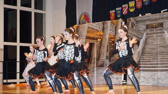 Die Showtanzgruppe aus Renquishausen rundete mit ihrem Auftritt eine gelungene Arbeitstagung am Unterhaltungsabend ab. Bild: Rüdiger Daus