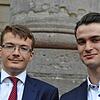 Alexander Hodson (links) und Luekar Herke erzielten die Bestnote 1,0, Hodson erhielt zudem den Delp-Preis des Kollegs.