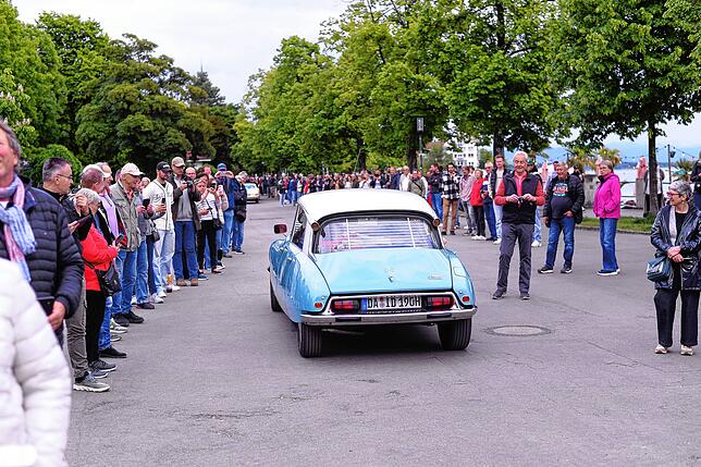Bild 16: Oldtimerparade in Friedrichshafen lockt zahlreiche Zuschauer – exklusive Bilder!