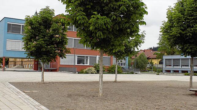 Auch südlich der Murgtalhalle kann beim Bürgerplatz jetzt geparkt werden.