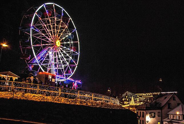 Im Jahr 2020 strahlte das Riesenrad auf dem Weihnachtszauber in Triberg.