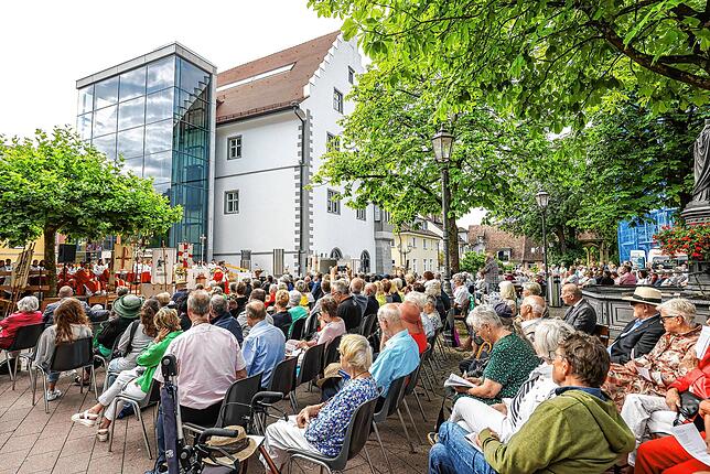 Bild 6: Bilder vom Hochamt des Radolfzeller Hausherrenfestes auf dem Marktplatz