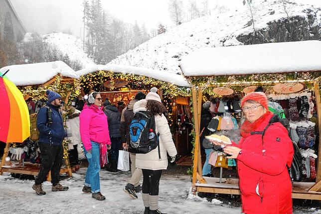 Bild 18: Besucheransturm auf dem Weihnachtsmarkt in der Ravennaschlucht