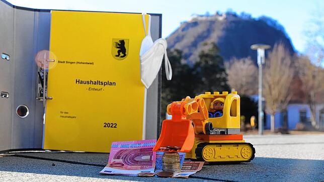 Gute finanzielle Aussichten für das Jahr 2022 unter dem Hohentwiel: Der Haushalt der Stadt Singen sieht sowohl im Ergebnis- als auch im ...