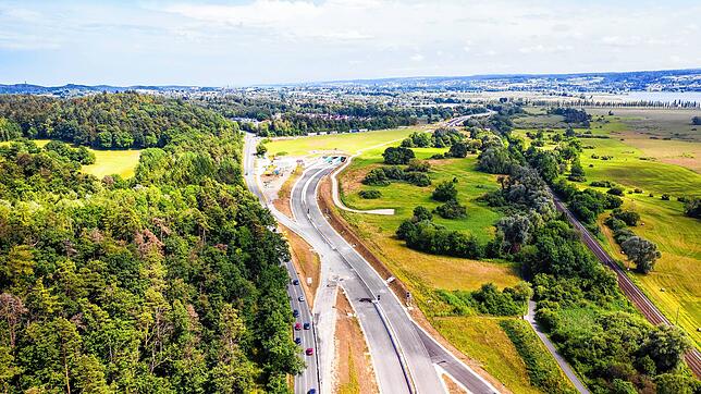 (Archivbild) An ungefähr dieser Stelle zwischen Hegne und Konstanz soll ein Cupra-Fahrer versucht haben einen Golf zu überholen. Hier ...
