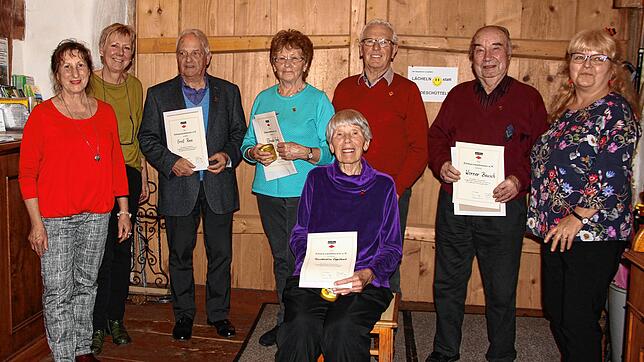 Ehrungen beim Schwarzwaldverein Stühlingen (von links): Veronika Keller (Vorsitzende Wandern), Jutta Binner-Schwarz (Vorsitzende ...