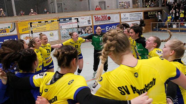 Jubelnde Spielerinnen in der Riesenberghalle: Dieses Bild wollen die SVA-Fans auch am Sonntag sehen.