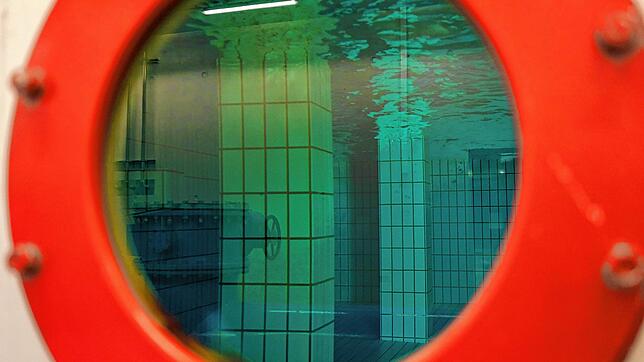 Bereits nach zwei Reinigungsstufen ist das Wasser sichtbar klar.