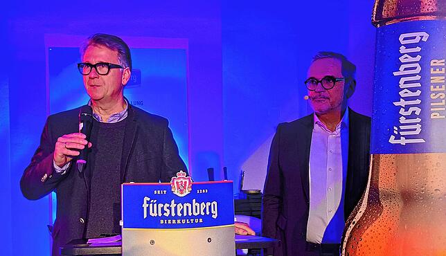 Jörg Biebernick (links), Chef der Paulaner Brauerei Gruppe, gemeinsam mit Fürstenberg-Chef Georg Schwende beim Neujahrsempfang der ...
