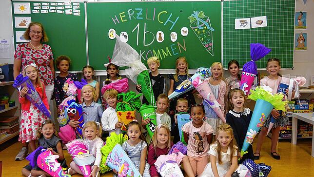 Die Erstklässler der Klasse 1b der Burgbergschule mit ihrer Klassenlehrerin Britta Kohl.