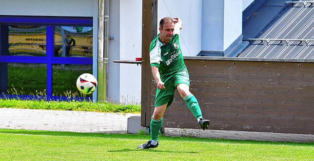 Bild 32: SV Waldhaus II gewinnt Kellerduell gegen DTFV Bad Säckingen mit 2:1 – und wir haben Fotos!