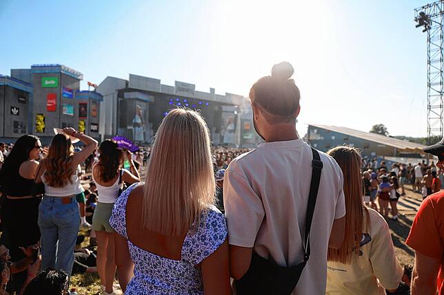 Tausende Musikfans auch aus Deutschland besuchen seit Jahren das Openair Frauenfeld, diese beiden Konstanzer sind extra für 50 Cent ...