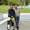Schwimmmeister Bernd Frank und seine neue Vertreterin Sandra König im Bereich der neuen Planschbeckenanlage.