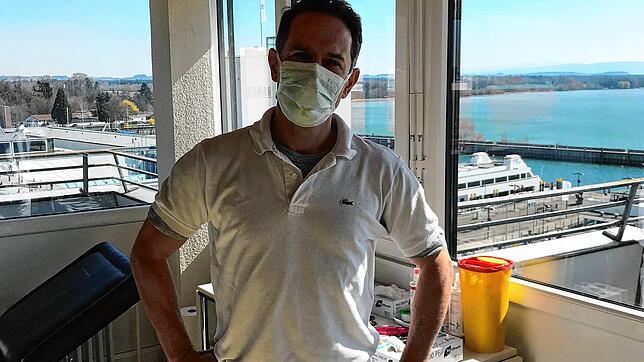 Wolfram Schweizer empfängt momentan nur etwa zehn Patienten am Tag in seiner Praxis in der Karlstraße.