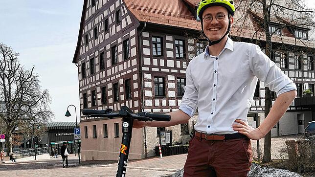 Ab Montag gibt es in VS 100 Elektroroller zu mieten: &bdquo;Ich sehe den Roller als eine Mobilitätsvariante: Er ist platzsparend, schont ...