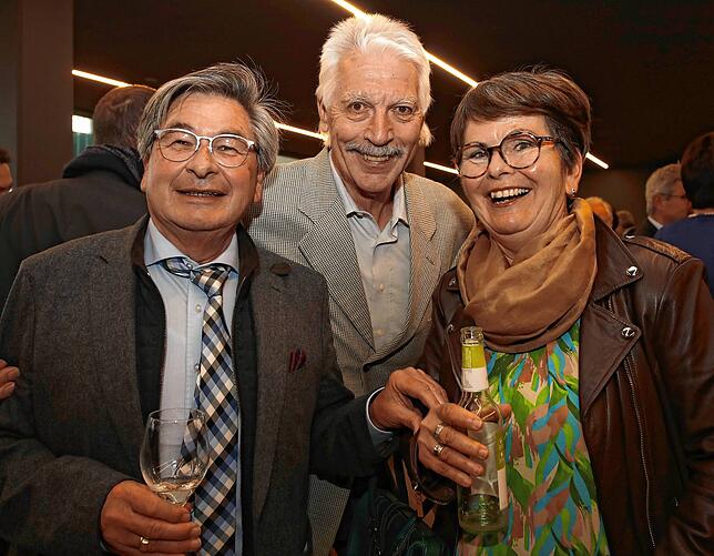 Karl Wehrle, Reichenauer Tourismus-Chef, Hausverwalter Matthias Mende, und Aniceta Wehrle.