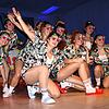 Die Fußballfrauen von Gündelwangen lassen es als Party-Flamingos krachen. Das beweisen sie bei der Frauenfasnet in der Gündelwanger Schule.