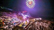 Bild : Feuerwerk in Heiligenberg: Lichtershow über dem vernebelten Bodensee