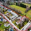 Blick auf den Farnweg (links) mit dem ehemaligen Hotel Bosse an der Ecke von Farnweg zur Oberförster-Ganter-Straße (Straße rechts). Hier ...