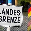 So sah es früher an der Grenze zwischen der DDR und der der Bundesrepublik Deutschland aus, eine Nachbildung in Erfurt. Im Denken ...