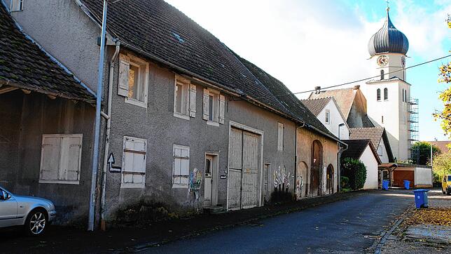 Blick in die Fritz-Kleiner-Straße, die im Zuge der neuen Böhringer Ortsmitte saniert werden soll. Ein Lebensmittelmarkt war schon immer ...