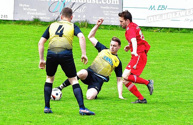 Bild 20: SV Nöggenschwiel besiegt den FC Dachsberg mit 8:1 – und wir haben Fotos!