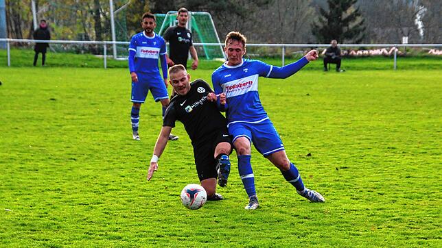 Die SG Dauchingen/Weilersbach (schwarz) geht als Tabellenführer in die zweite Hälfte der Saison.