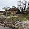 Viel Schotter, aber keine Bagger: Seit Monaten sind keine Arbeiten für das Schlossquartier an der Ecke Hauptstraße/Schaffhauser Straße ...