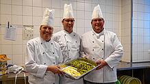 In der Küche des Schwarzwald-Baar-Klinikums entsteht ein Vier-Gänge-Ostermenü. Küchenleitung Dirk Daniel, Diätkoch und veganer Koch ...