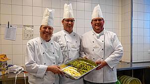 In der Küche des Schwarzwald-Baar-Klinikums entsteht ein Vier-Gänge-Ostermenü. Küchenleitung Dirk Daniel, Diätkoch und veganer Koch ...