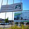 Die Konturen des Geschäftshauses Klettgau-Carré, geplant auf dem bisherigen Parkplatz zwischen der Ortsdurchfahrt und dem Sulzerring in ...