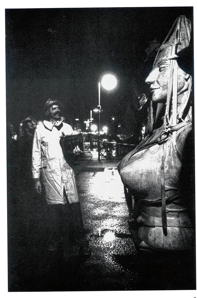 Peter Lenk in der Nacht, als Imperia im Hafen ankam.