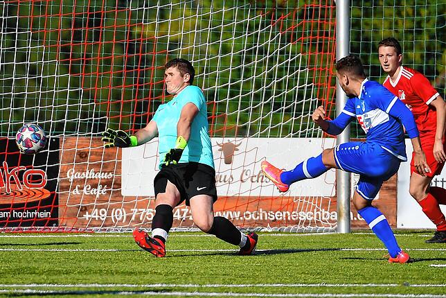 Bild 34: Spitzenreiter FC Erzingen setzt sich mit 5:0 beim FC RW Weilheim durch &ndash; und wir haben die Bilder!