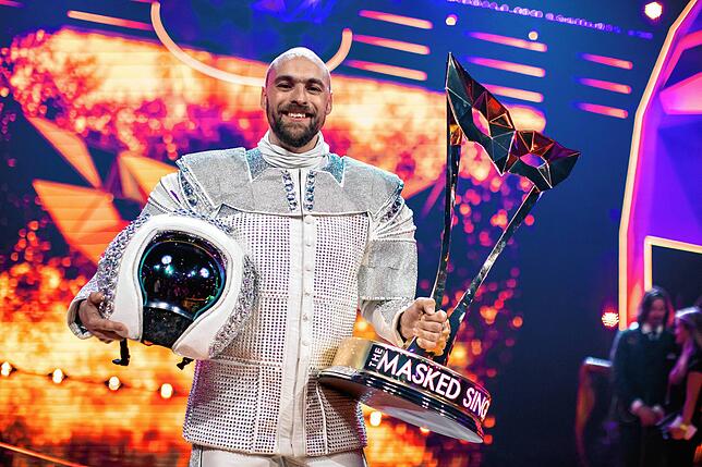 2019: Sänger Max Mutzke (42) aus Waldshut-Tiengen gewinnt die erste Staffel der Show als Astronaut. In dem Kostüm nimmt er 2020 für den ...