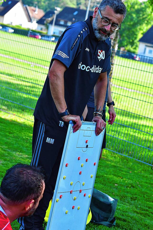 Umbruch: Trainer Michele Masi ist nach zahlreichen Neuzugängen und Abgängen beim SV Jestetten wieder gefordert.