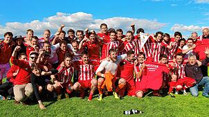 In der Saison 2013/14 steigt der Fußballclub Löffingen erneut in die Landesliga auf, und die ganze Mannschaft feiert den Erfolg. ...