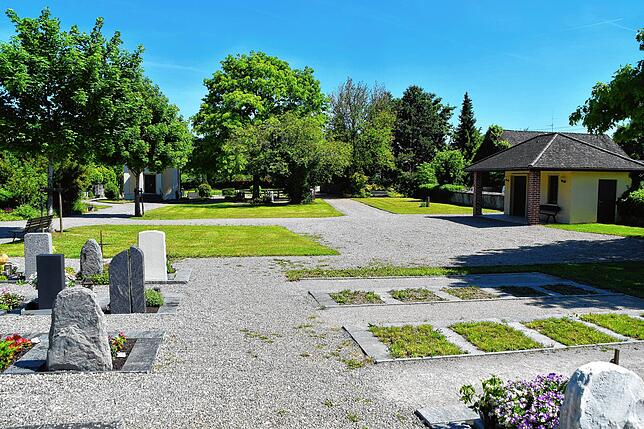 Die freien Flächen auf dem Friedhof Eigeltingen sollen umgestaltet werden und erstmals pflegefreie Gräber ermöglichen. Bisher war nicht ...