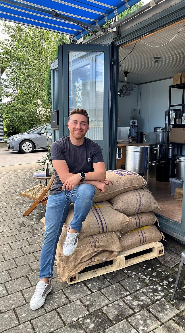 Athir Jasso betreibt das Café „Goodways“ unter anderem auf der Hofstatt, daneben hat er eine eigene Rösterei.