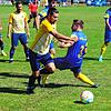 Onur Levent (SG Dettingen-Dingelsdorf, links) lässt hier F.A.L.-Spieler Marco Fügner aussteigen. Am Ende reichte es aber nur für ein ...