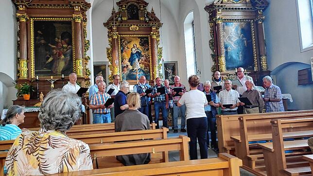Die Sänger Kloster Kirche Näfels. Bild: Männerchor Wehr