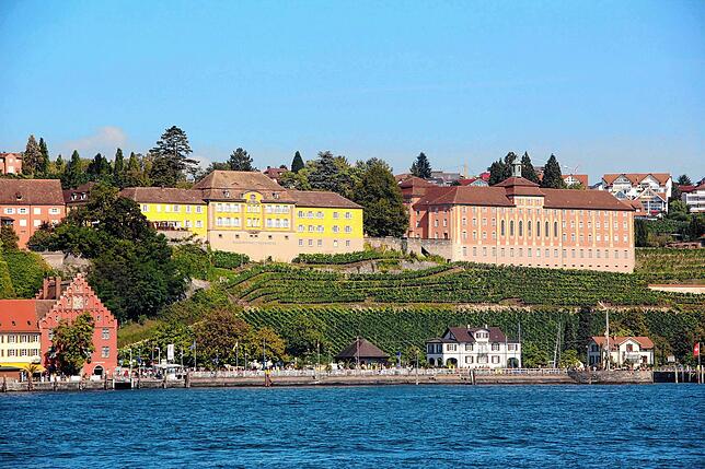 Blick auf Meersburg am Bodensee. Die Stadt plant zusammen mit dem Stadtwerk am See die Nutzung von Seewasser. Damit könnten ab 2027 bis ...