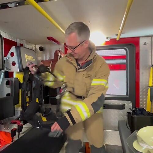 Jörg Eichling macht sich einsatzbereit
