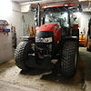 Weil der Traktor zu groß für die Garage war, wurde dort kurzerhand der Boden entfernt.