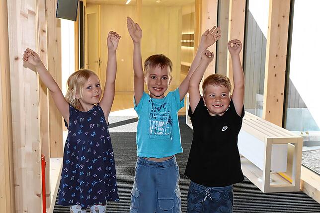 Marie, Lenn und Max (von links) freuen sich schon riesig darauf, in den neuen Räumen des Kinderhauses zu spielen. Im neuen ...